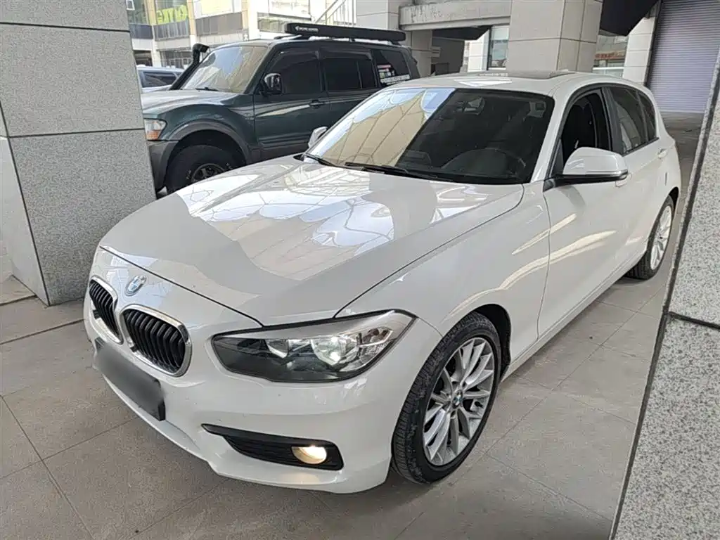 BMW 1 Series (Import) 2016 120i Leading Model фото 2
