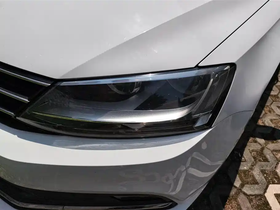Volkswagen Sagitar 2015 230TSI Automatic Comfort фото 5