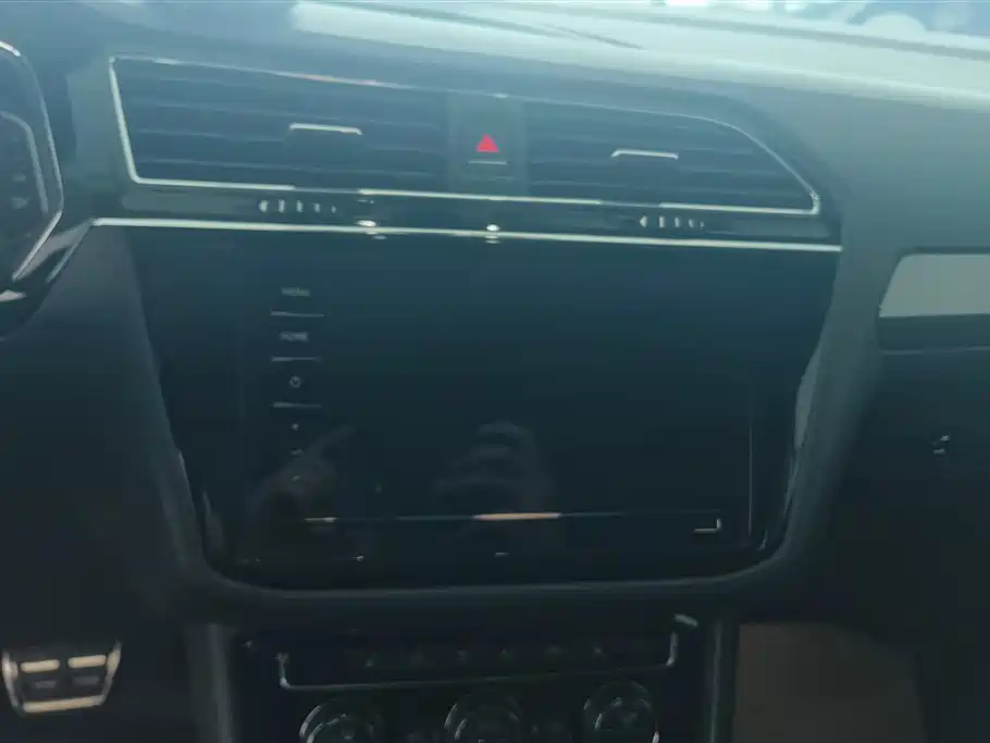 Volkswagen Tiguan L 2021 330TSI Automatic 2WD R-Line Premium фото 13