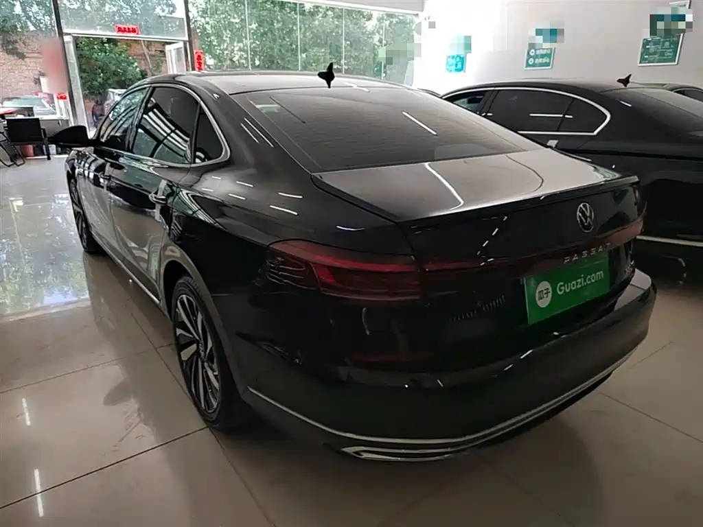 Volkswagen Passat 2024 380TSI Luxury фото 5