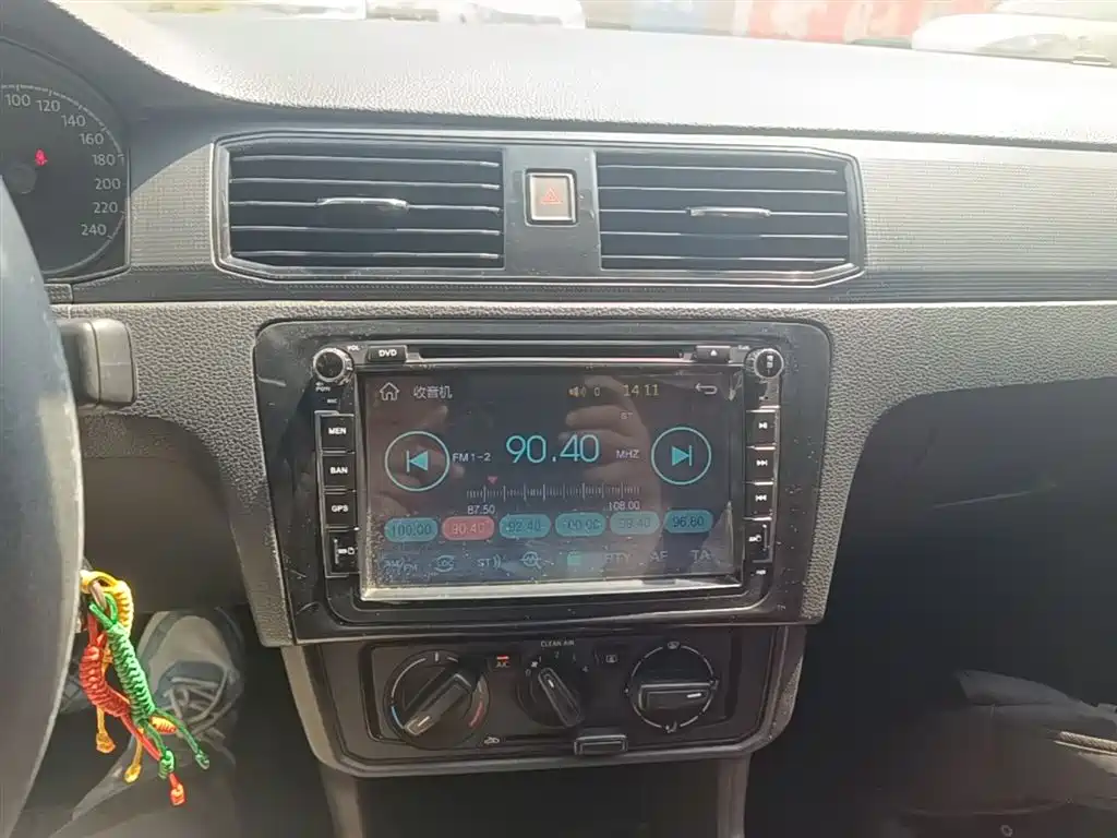 Volkswagen Santana 2016 1.6L Manual Trend Edition фото 13