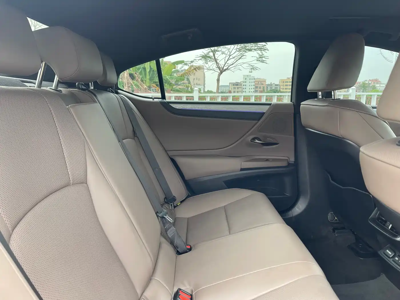 Lexus ES 2025 200 Ultimate Edition фото 14