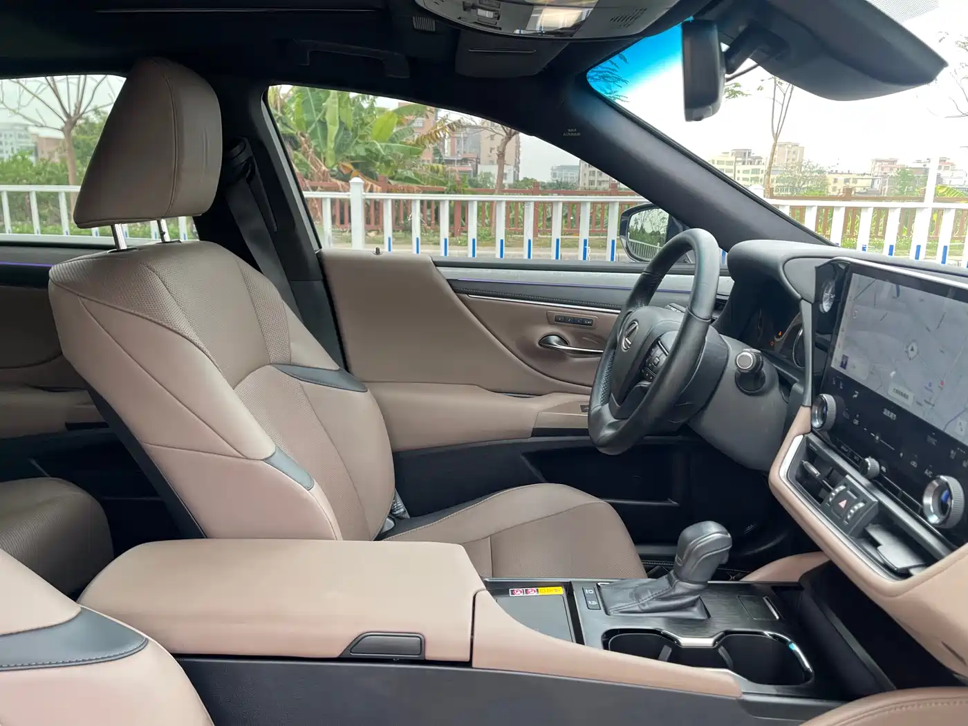 Lexus ES 2025 200 Ultimate Edition фото 8