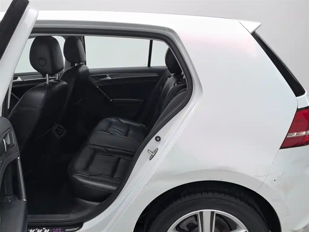 Volkswagen Golf 2016 1.6L Automatic Comfort фото 15