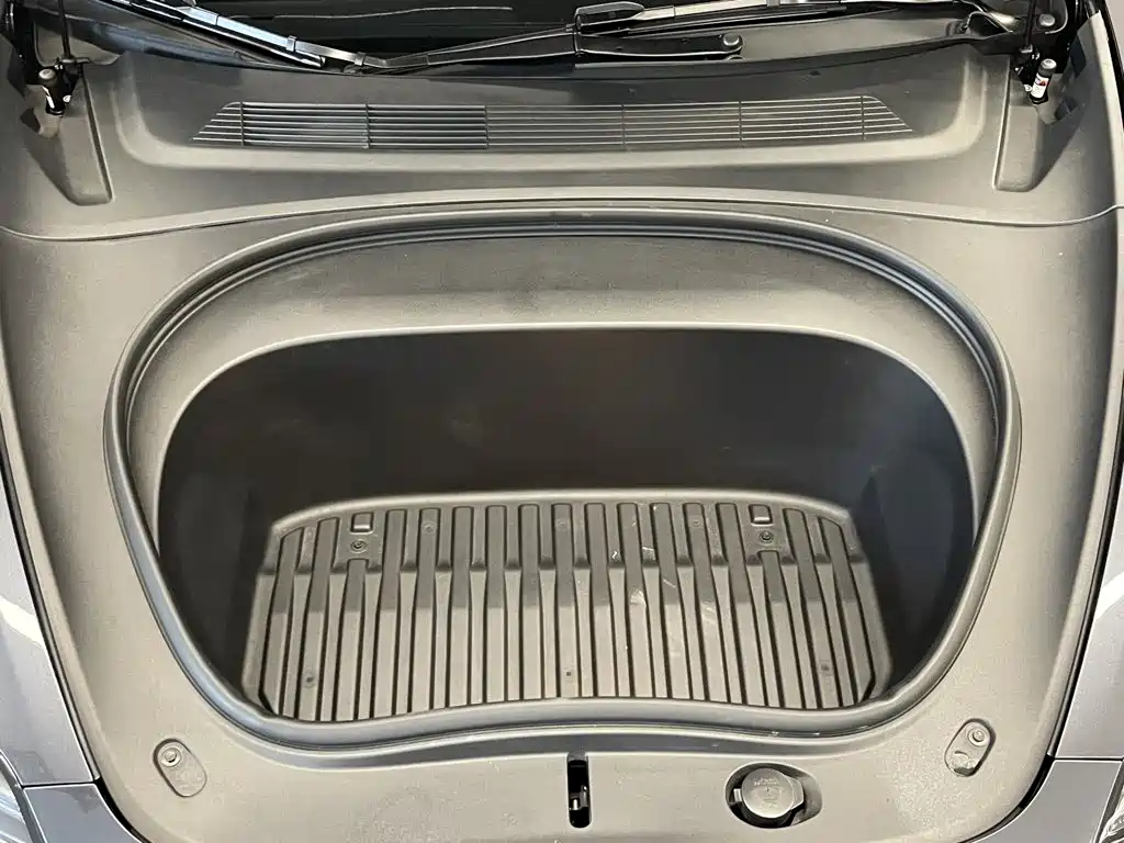 Фото 12 - Tesla Model 3