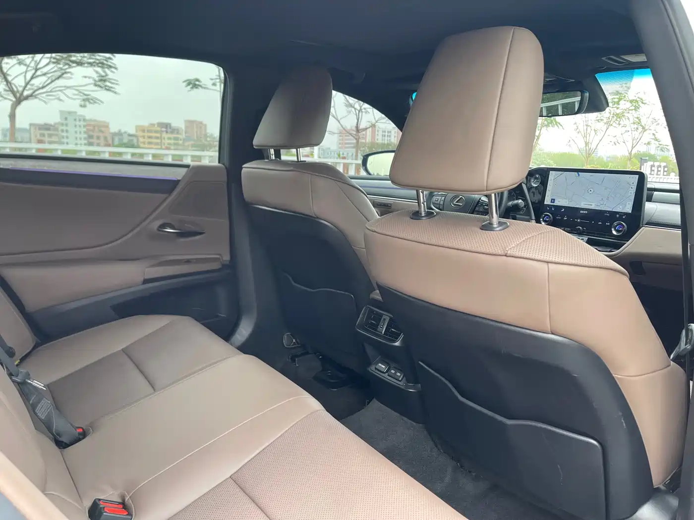 Lexus ES 2025 200 Ultimate Edition фото 13