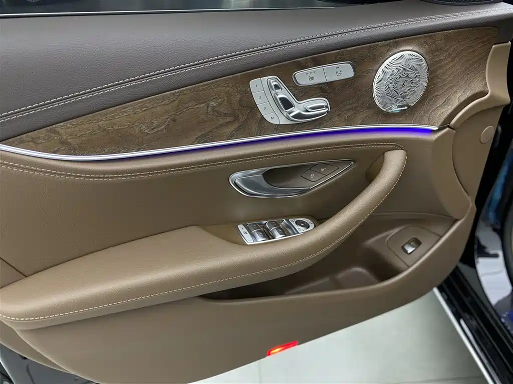 Mercedes-Benz E-Class 2023 E 300 L Fashion фото 19