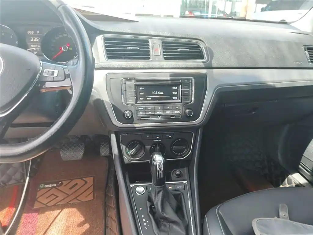 Volkswagen Lavida 2017 1.6L Automatic Comfort Edition фото 13