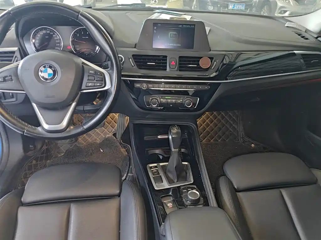 BMW 1 Series 2018 118i Sport Edition фото 13