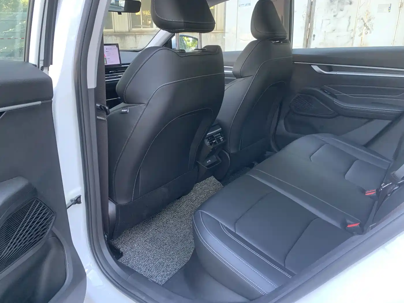 Фото 7 - Geely Emgrand