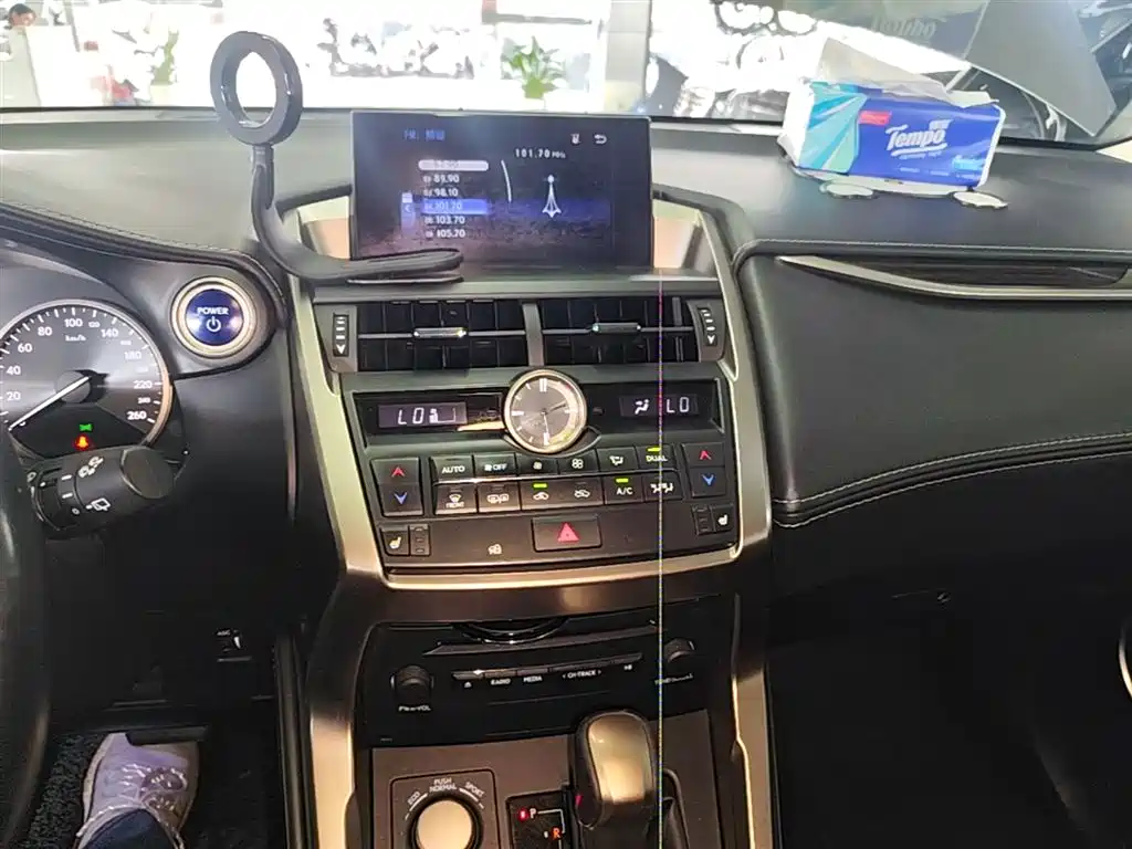 Lexus NX 2015 300h AWD F SPORT фото 13
