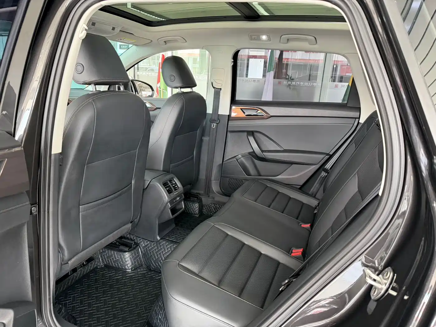 Volkswagen Tharu 2022 280TSI FWD Luxury Edition фото 4