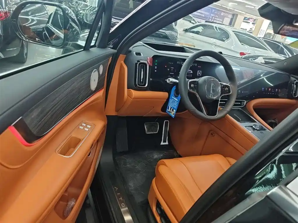 AITO Wenjie AITO M9 2025 Extended Range Ultra 52kWh 6-Seater фото 16