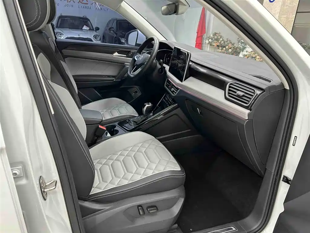 Volkswagen Tayron 2023 280TSI 2WD Luxury Plus Advanced Edition фото 13