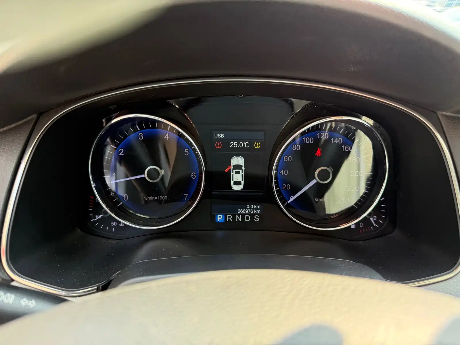 Фото 26 - Hongqi H7