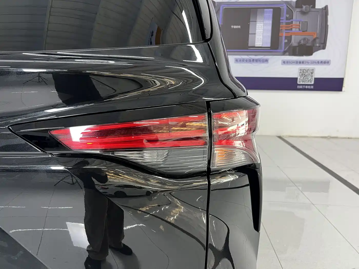 Toyota Sienna 2021 2.5L Hybrid Platinum Edition фото 19