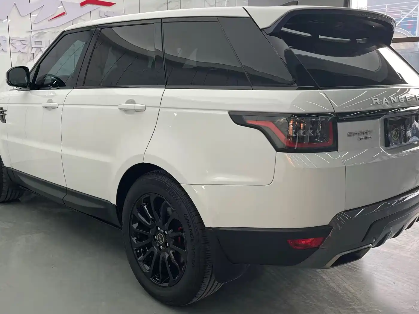 Land Rover Range Rover Sport 2019 3.0 SC V6 Special Edition фото 8