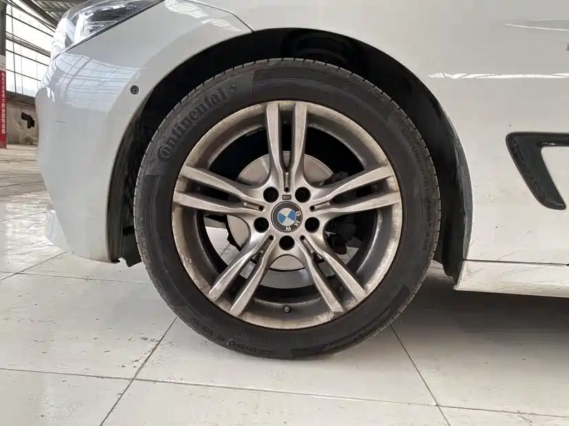 BMW 3 Series GT 2019 320i M Sport Package фото 14