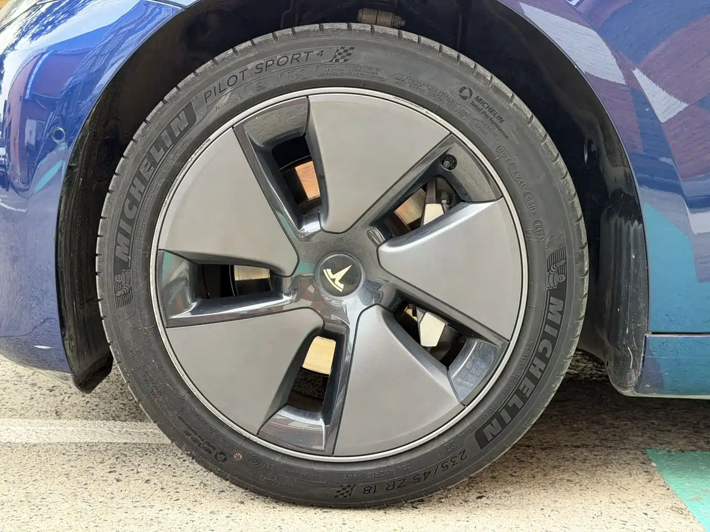 Tesla Model 3 (Import) 2019 2019 Long Range RWD Version