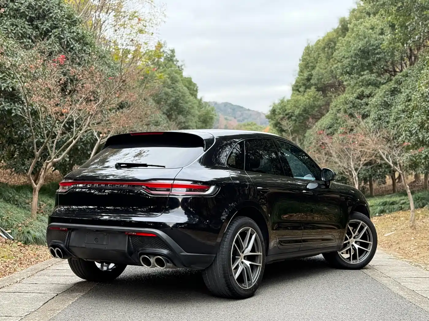 PORSCHE MACAN