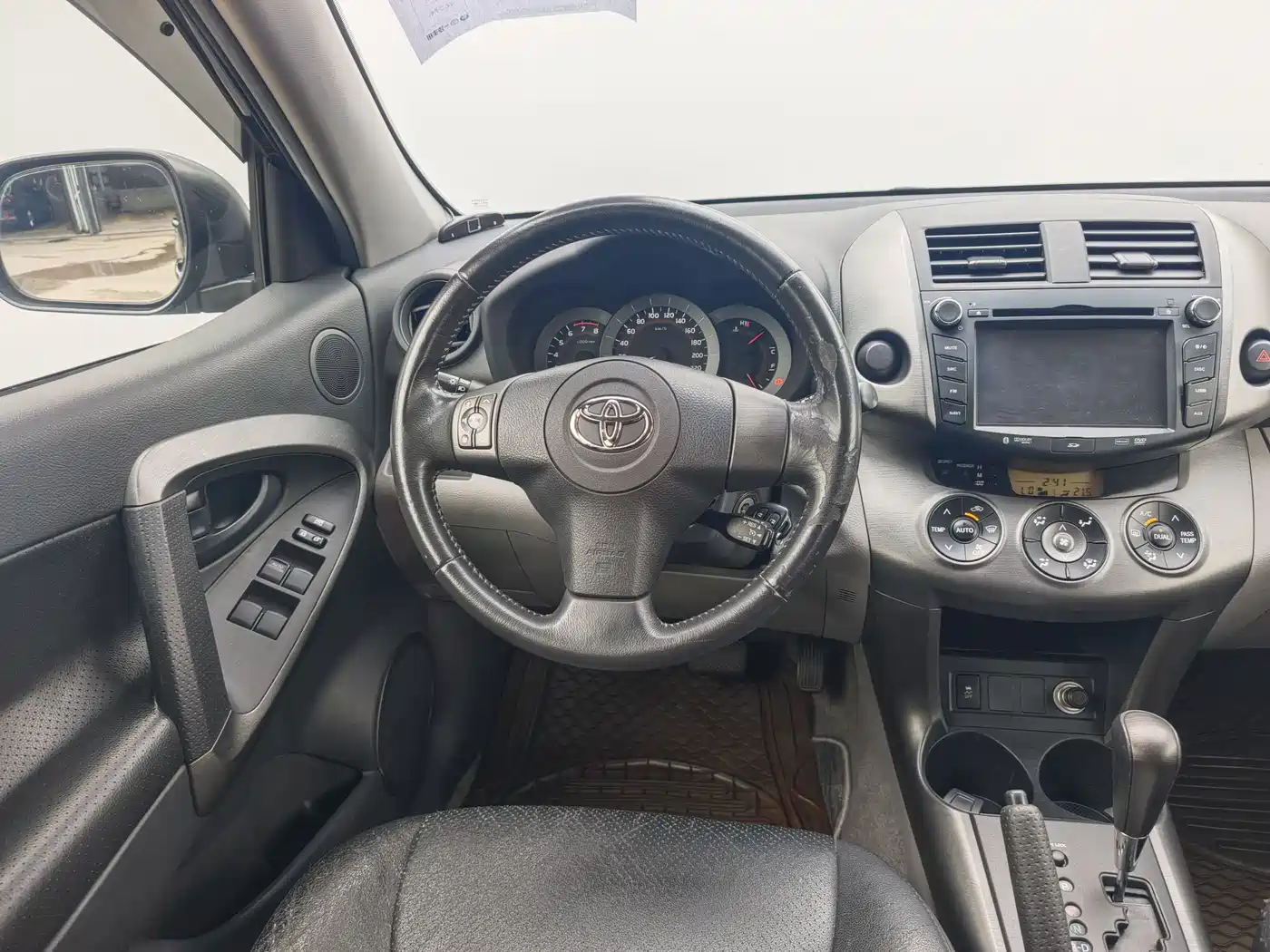 Toyota RAV4 Rongfang 2010 2.0L Automatic Luxury Upgrade Edition фото 10