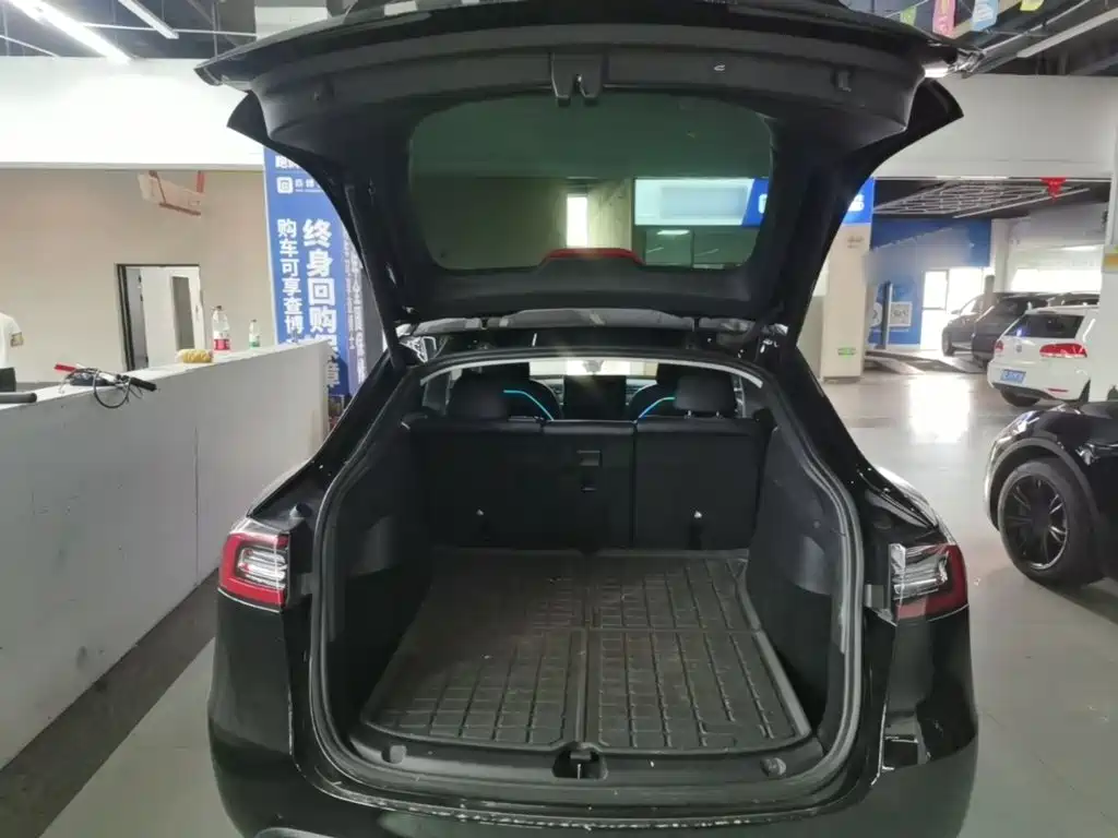Фото 19 - Tesla Model Y
