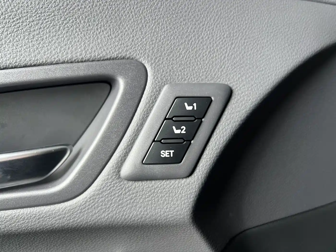 Toyota Sienna 2021 2.5L Hybrid Platinum Edition фото 14