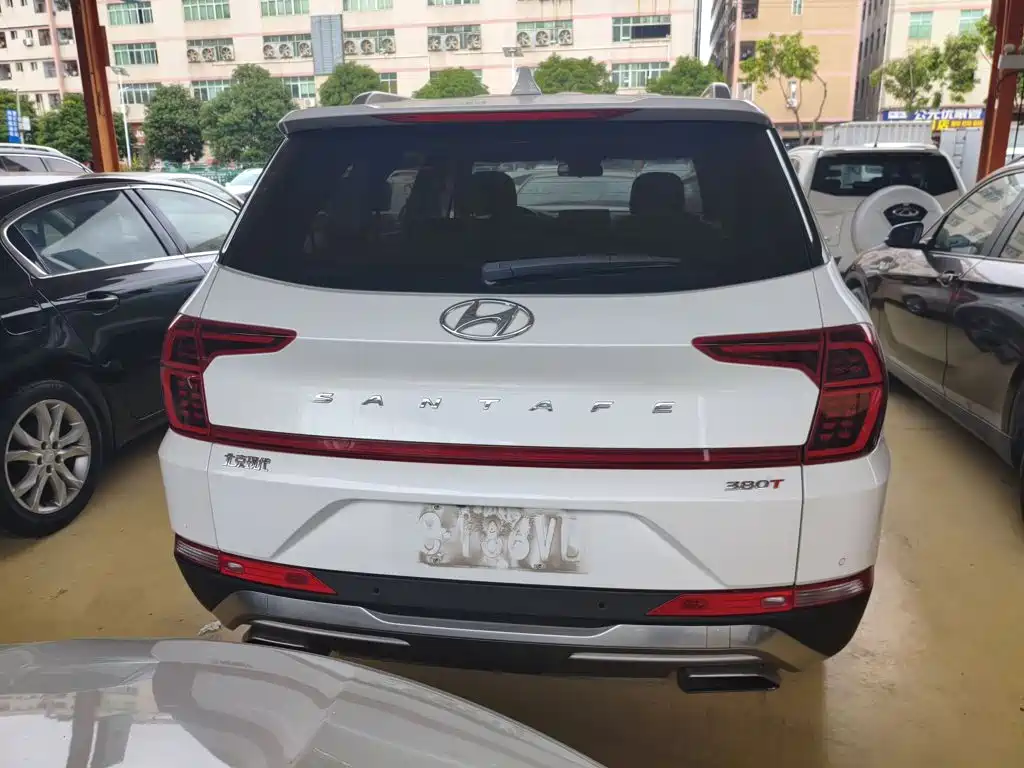 Фото 4 - Hyundai Santa Fe