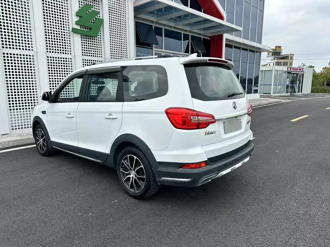 Dongfeng Fengxing Fengxing SX6 2020 2019 1.6L Manual Luxury China VI