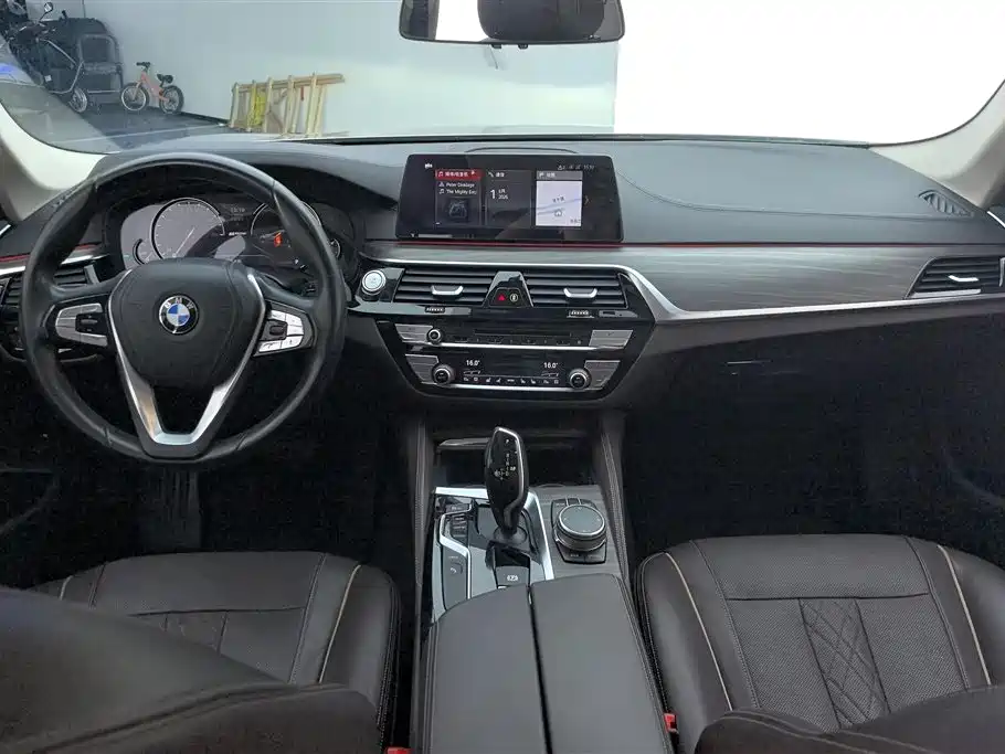 BMW 5 Series New Energy 2018 530Le Luxury Package фото 12