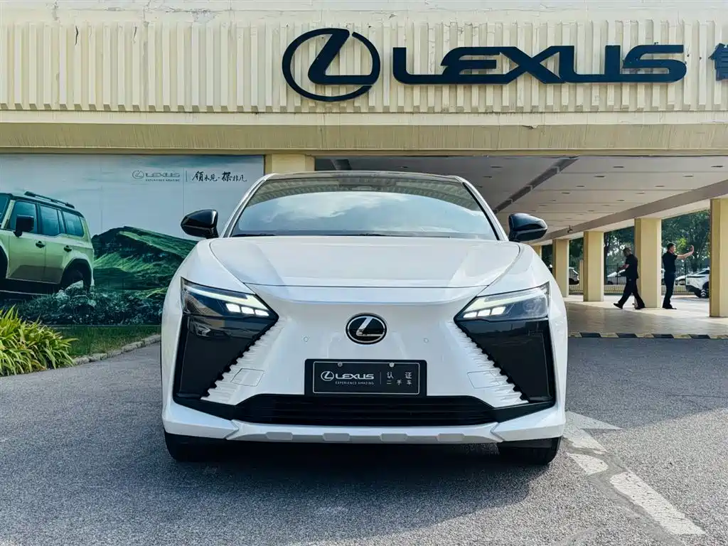 Lexus RZ 2023 450e 4WD Deluxe фото 3