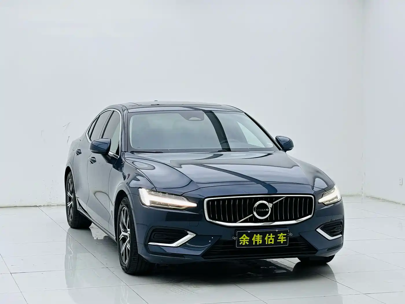 Фото 1 - Volvo S60