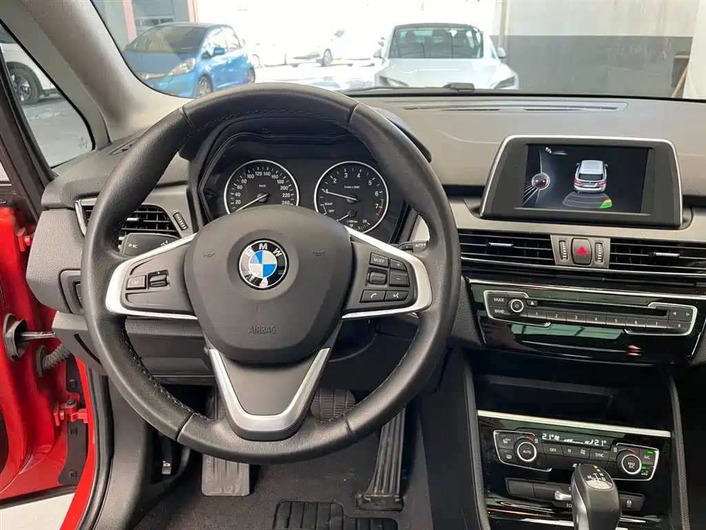 BMW 2 Series Touring 2016 218i Leading фото 12