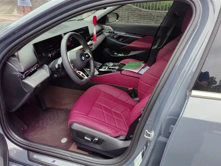 BMW 5 Series 2024 530Li Leading M Sport Package фото 9