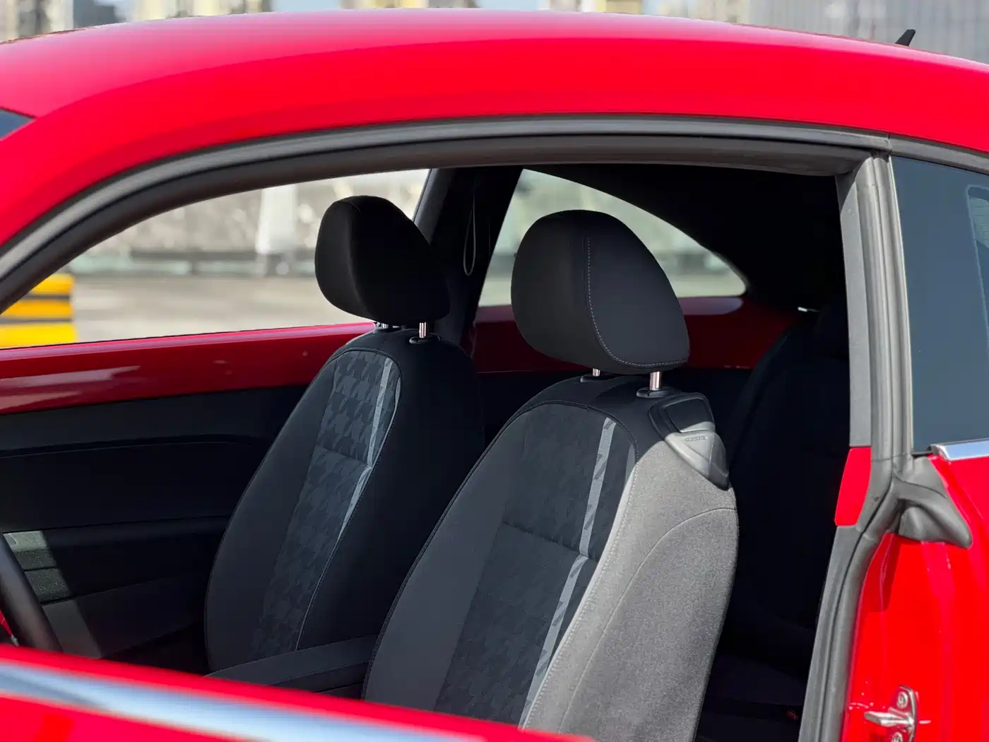 Volkswagen Beetle 2018 180TSI Easy Joy Edition фото 18