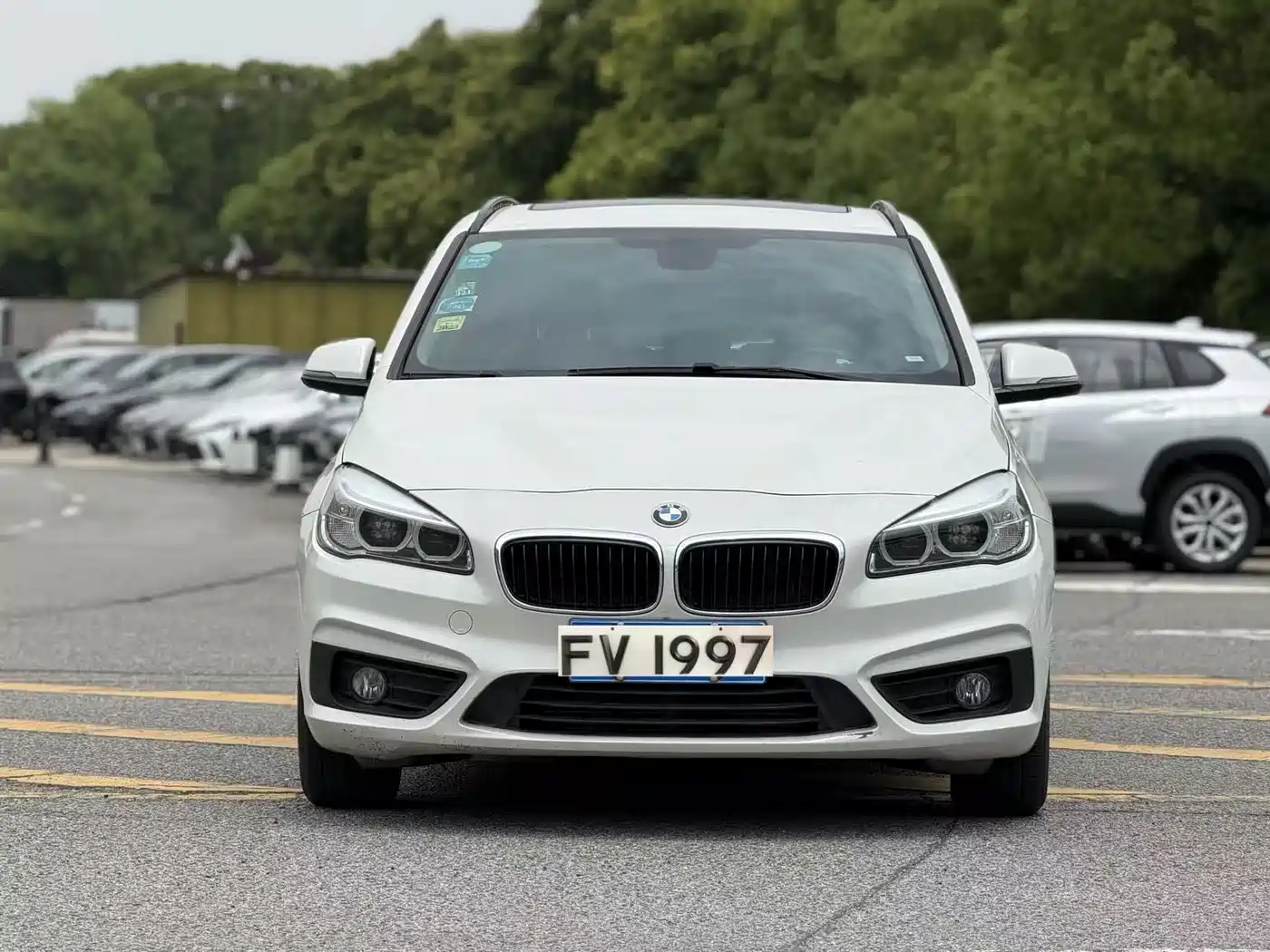 BMW 2 Series Touring 2016 218i Leading фото 2