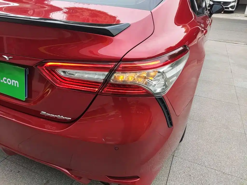 Фото 8 - Toyota Camry