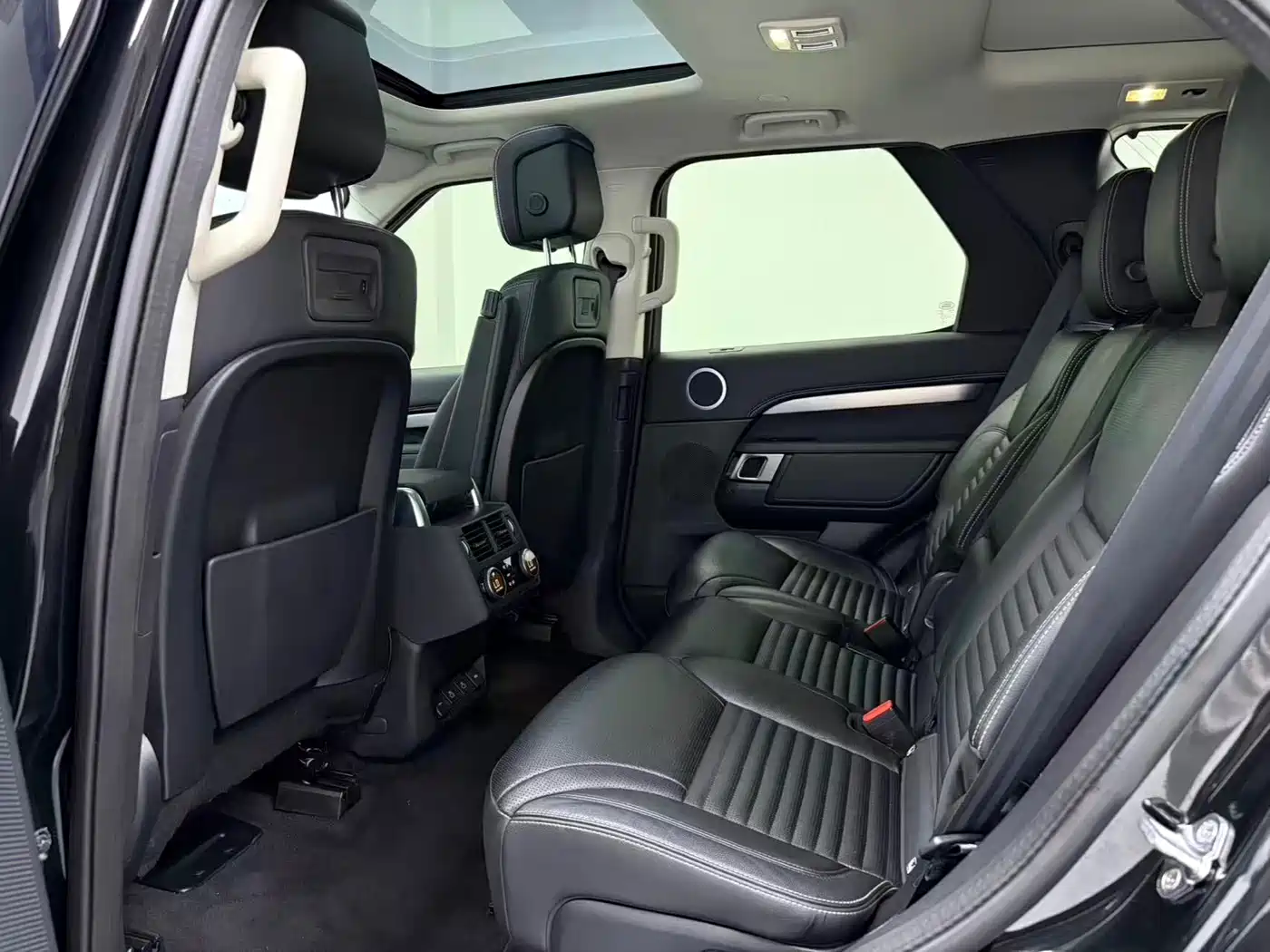 Land Rover Discovery 2021 360PS R-Dynamic SE фото 4