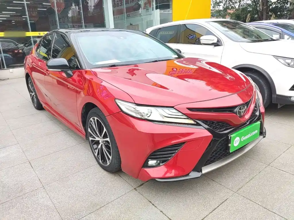 Фото 4 - Toyota Camry