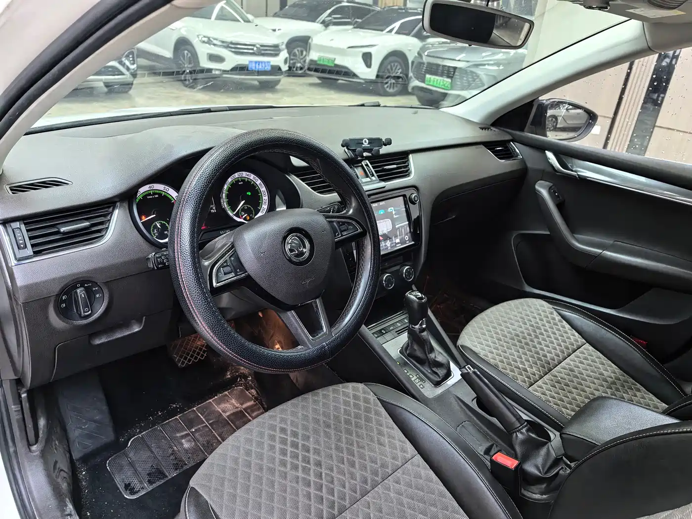 Škoda Octavia 2018 Model Wagon TSI280 DSG Luxury Edition фото 11