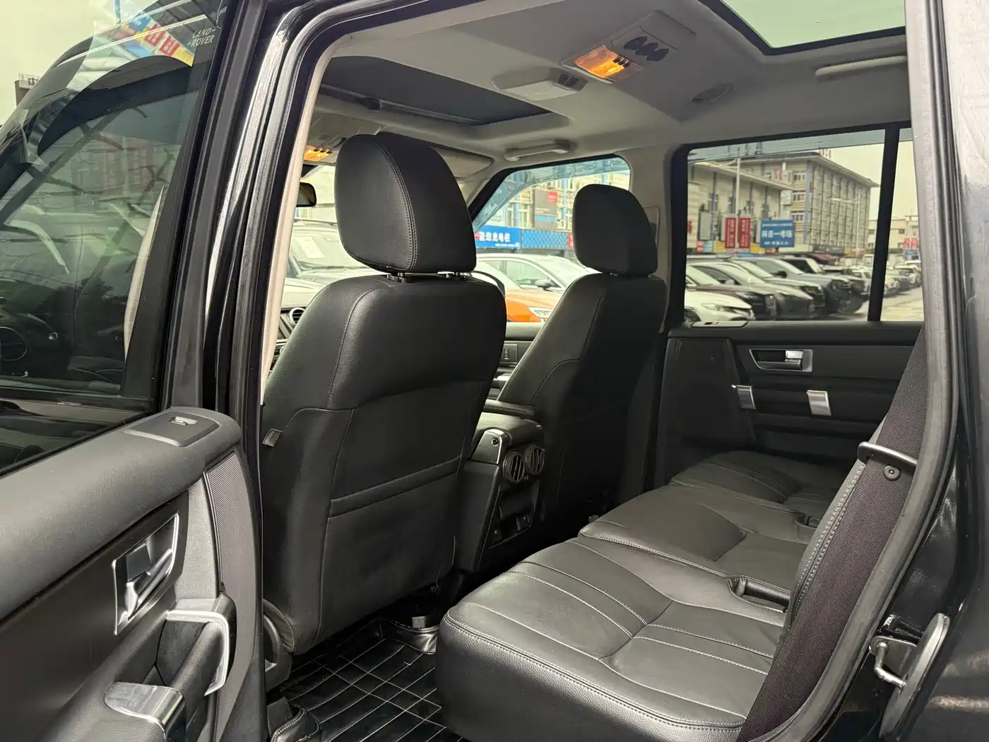 Land Rover Discovery 2015 3.0 SDV6 HSE Diesel фото 12