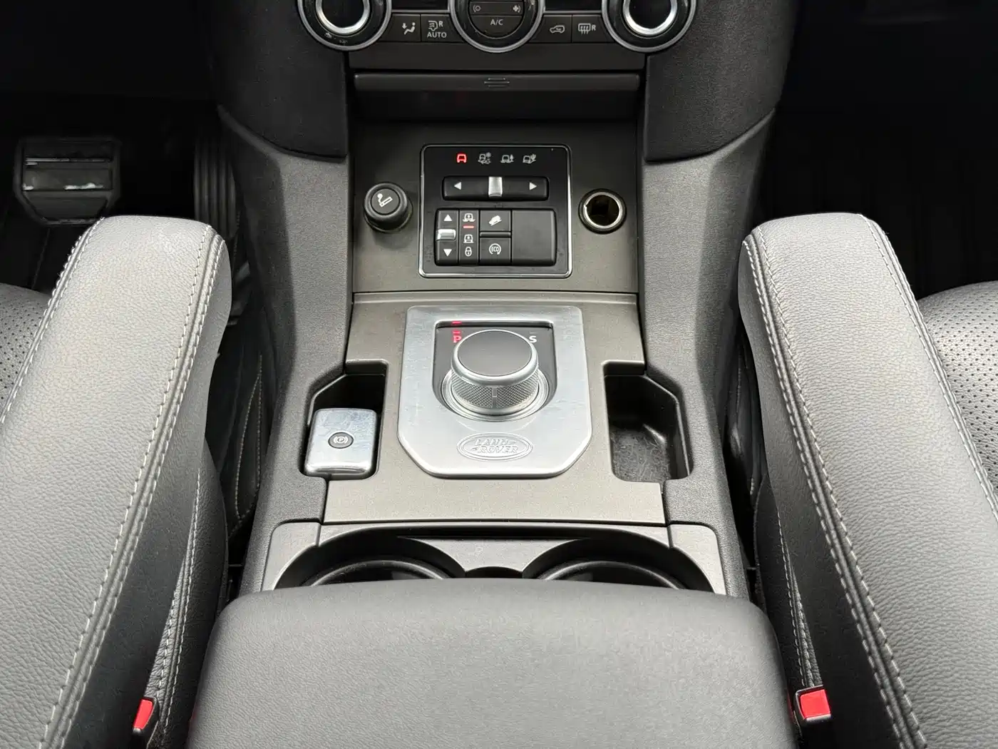 Land Rover Discovery 2015 3.0 SDV6 HSE Diesel фото 16