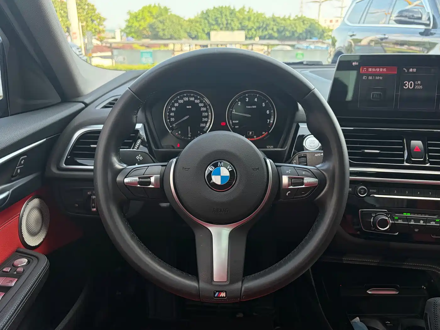 BMW 1 Series 2021 125i M Sport Black Night Edition фото 19