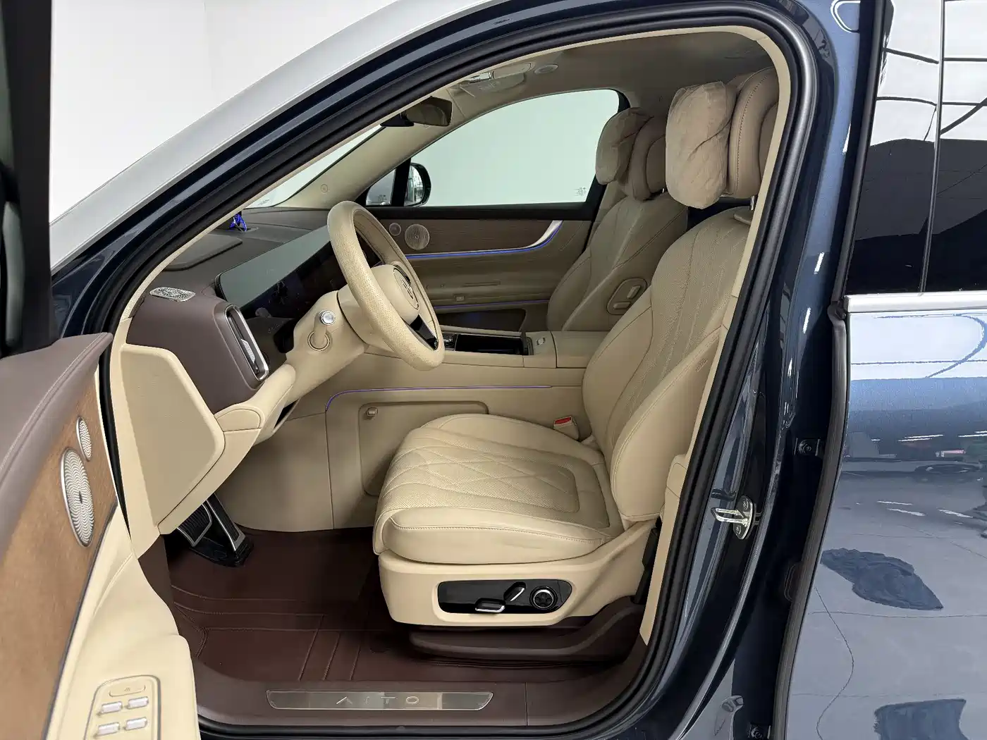 AITO Wenjie AITO M9 2024 Extended Range Ultra 42kWh 6-Seater фото 17