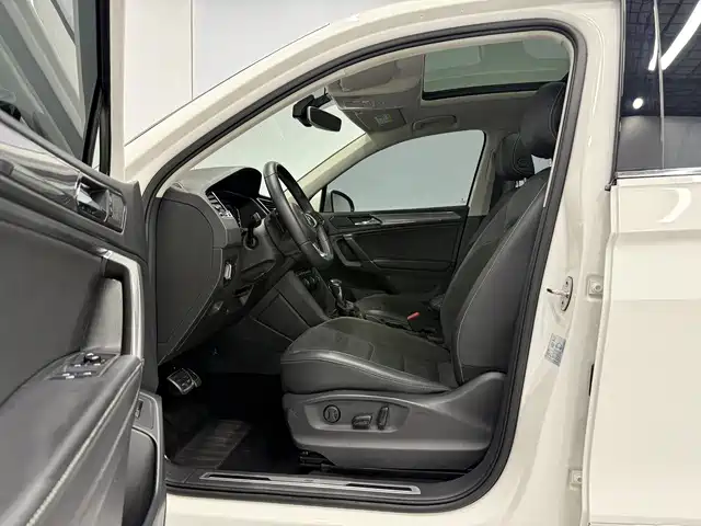 Volkswagen Tiguan L 2021 330TSI Automatic 2WD R-Line Premium фото 10