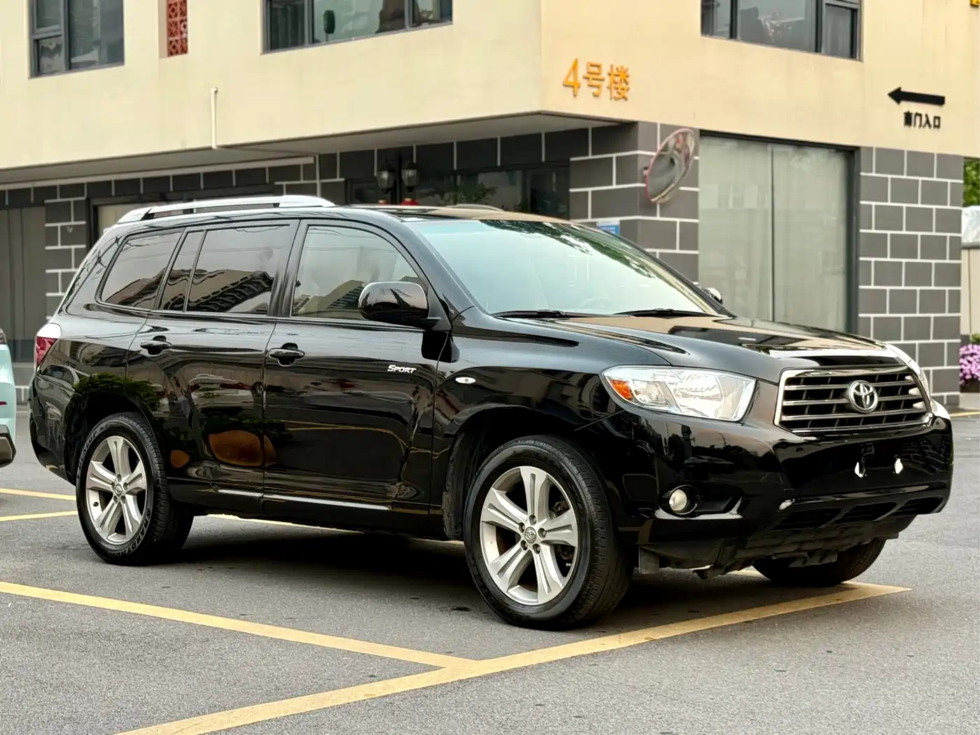 Toyota Highlander 2011 2.7L 2WD 7-seat Luxury фото 3