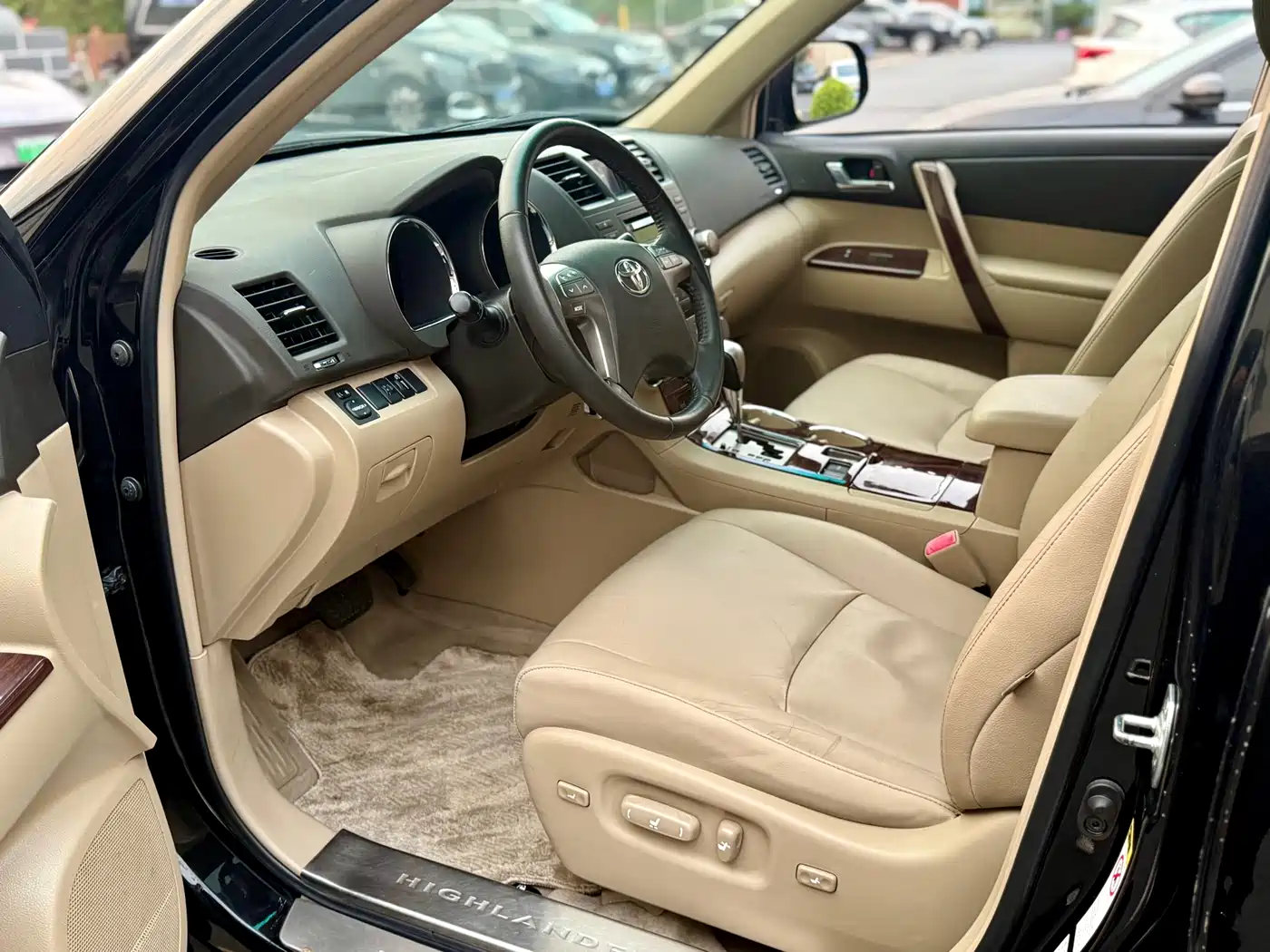 Toyota Highlander 2011 2.7L 2WD 7-seat Luxury фото 8