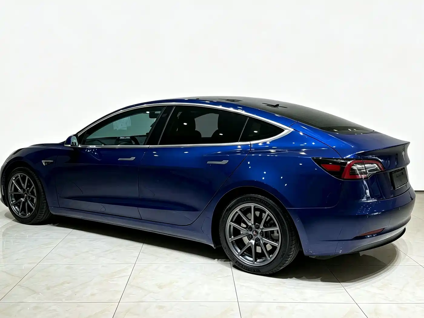 Tesla Model 3 (Import) 2019 2019 Long Range RWD Version
