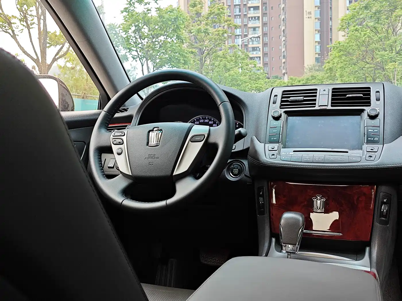 Toyota Crown 2012 2.5L Royal Leather Edition фото 7