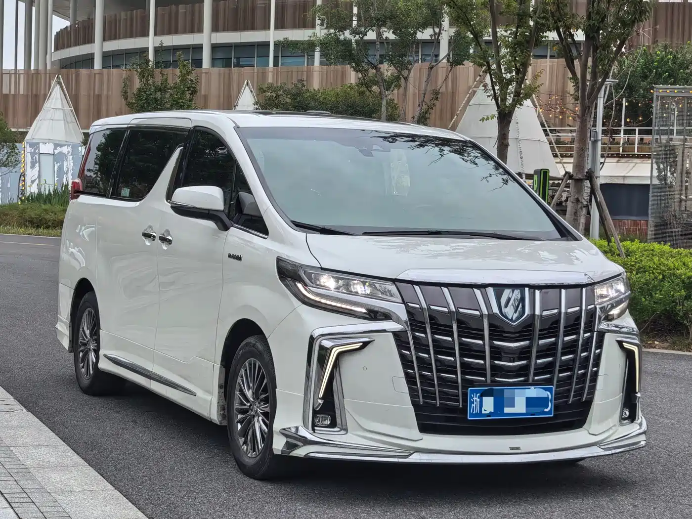 Toyota Alphard 2021 Hybrid 2.5L Ultimate фото 3
